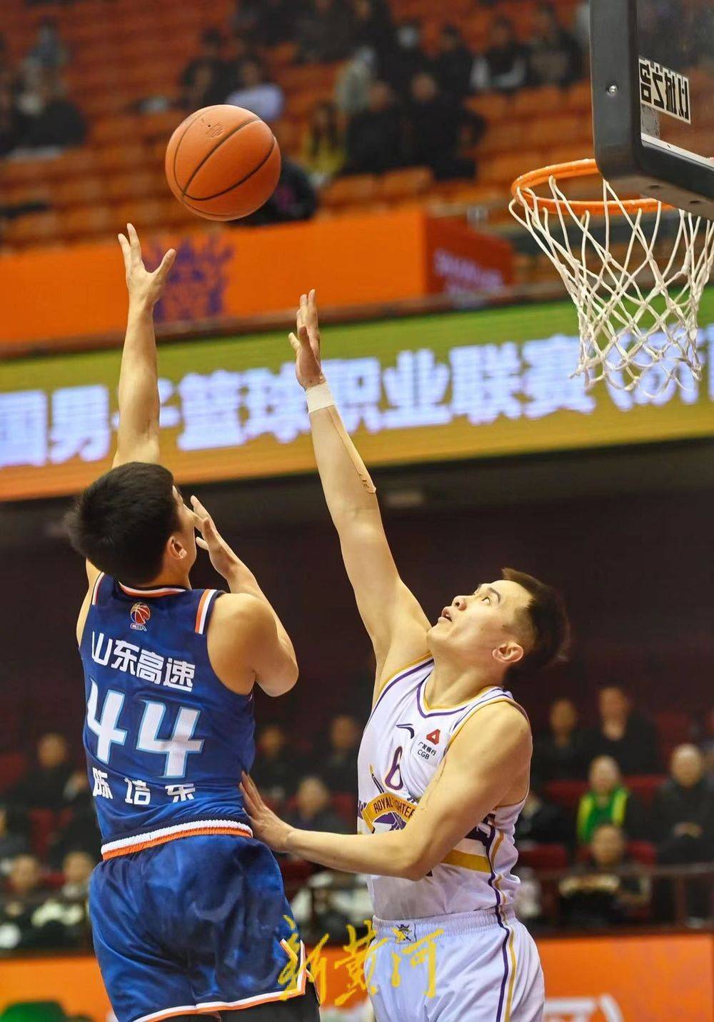 九游官方服务包含山东男篮迎全明星赛关键赛，赛前单刀错失，球迷炸锅，球探报告显示潜力的词条