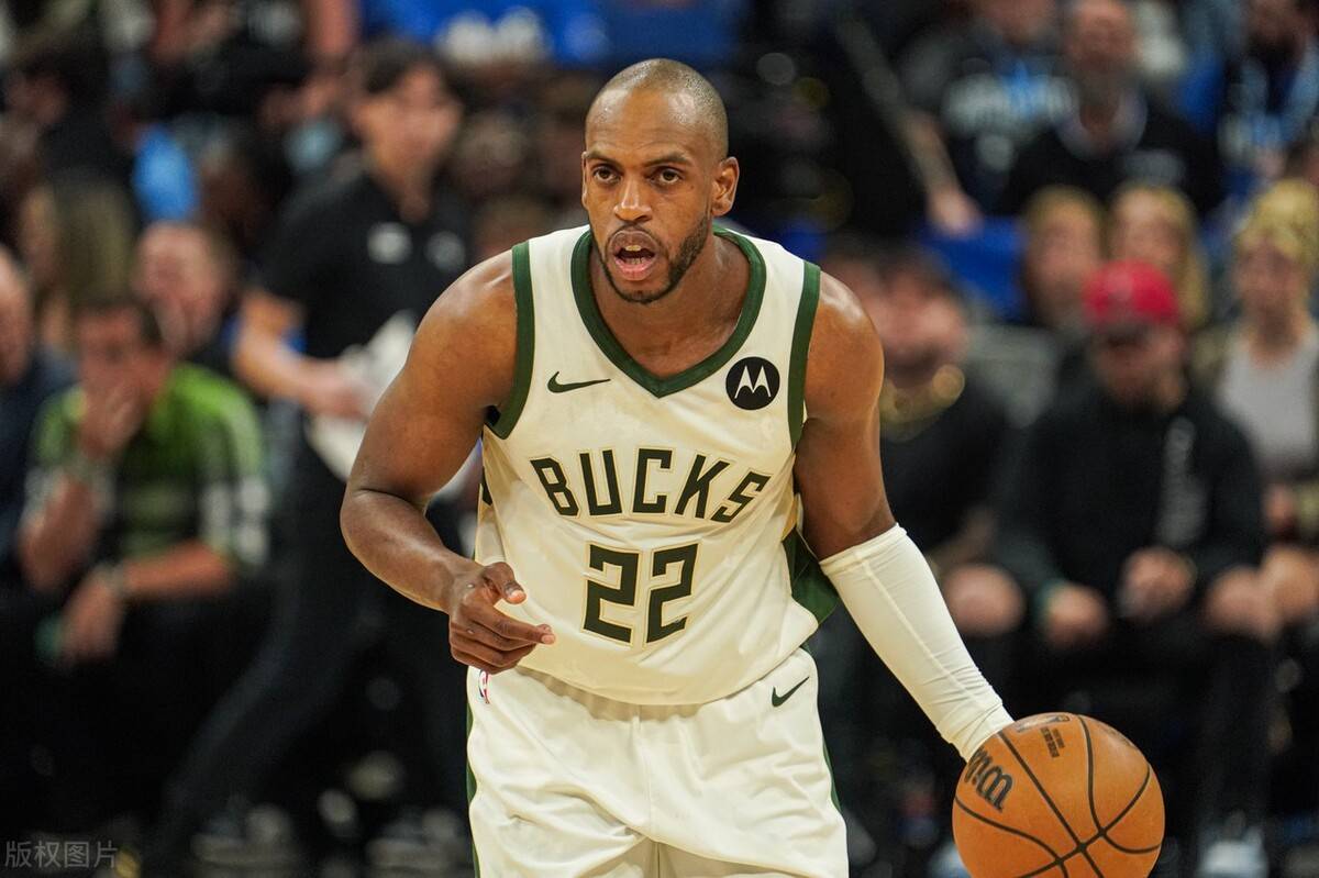 密尔沃基雄鹿迎NBA季后赛关键赛，加时末段临场应变，更衣室稳定，轮换策略成焦点的简单介绍