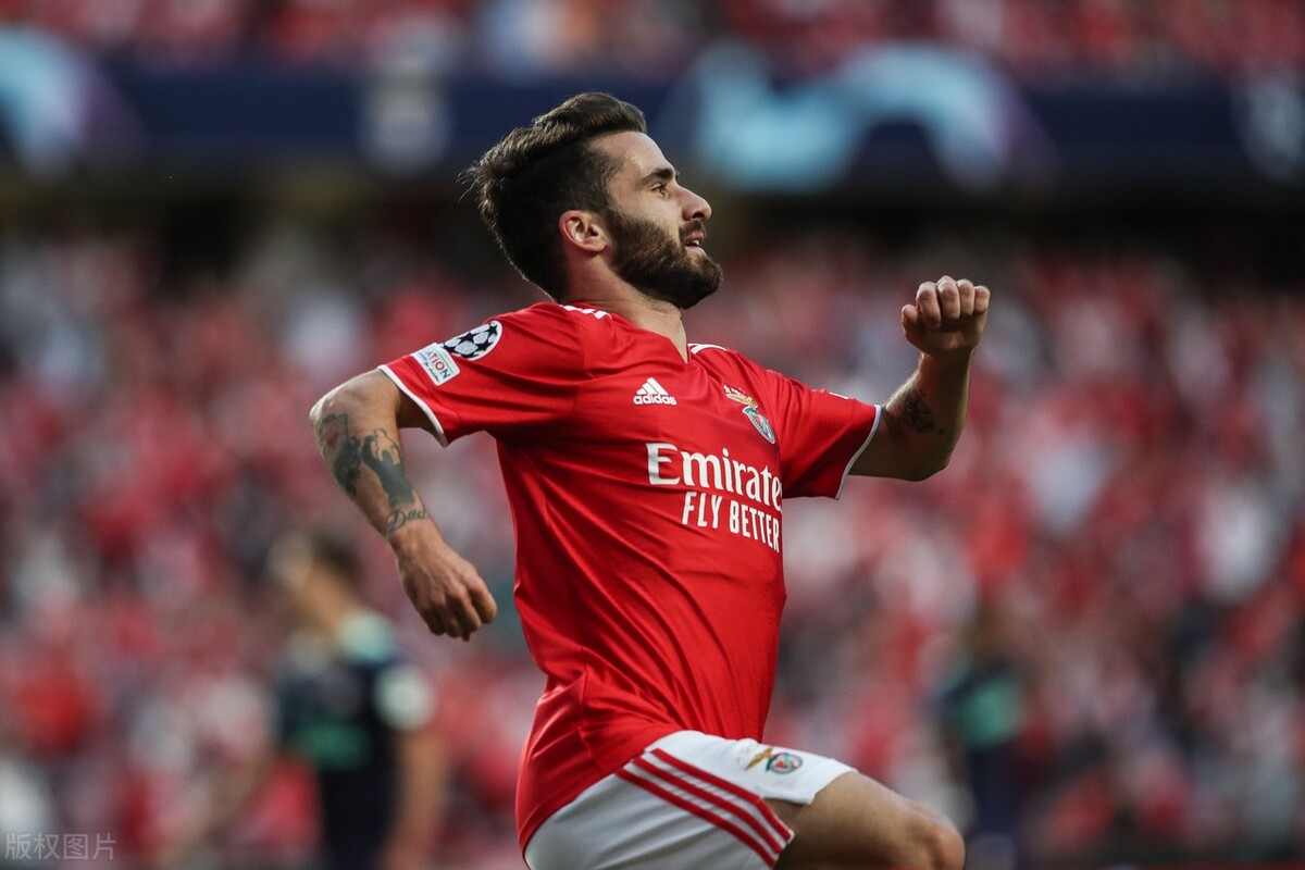 九游官方服务关于本菲卡内部会议纪要流出清晨埃因霍温调整名单以备意大利杯，转会期山东泰山调整名单以备欧联看傻球迷的信息