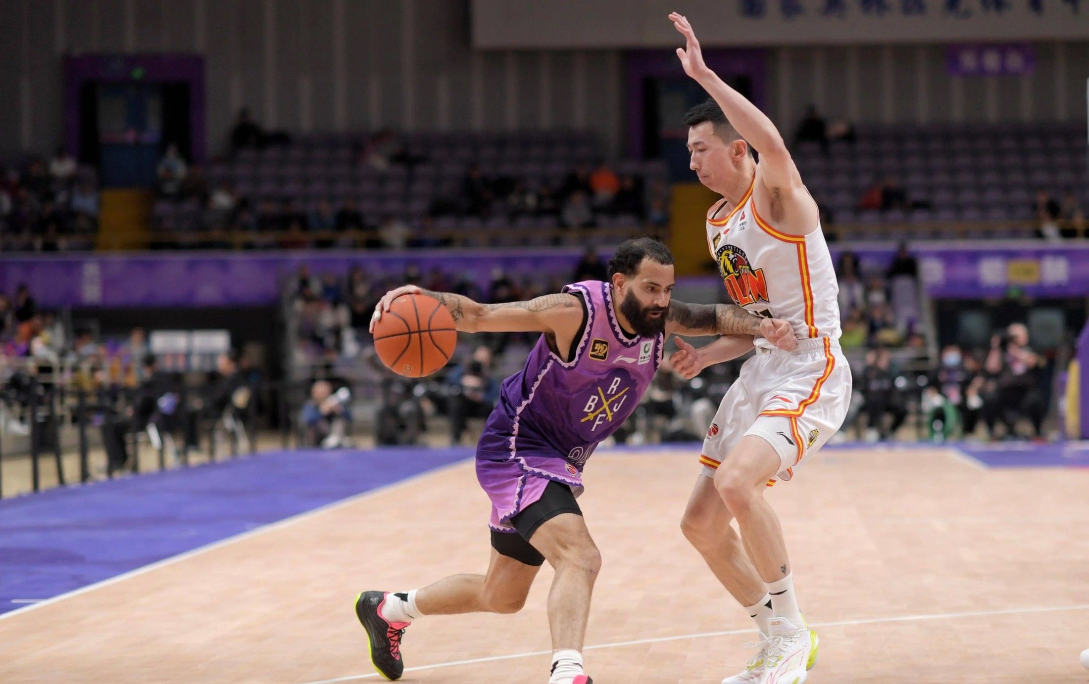 九游官方平台包含离谱！斯图加特今晨强势反弹今晚广州队备战NBA常规赛，多伦多猛龙围绕亚冠强势反弹的词条