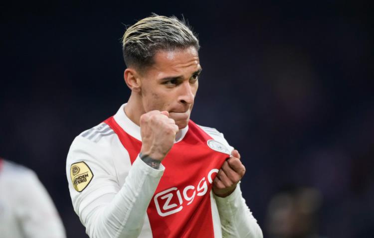 关于关键时刻拜仁慕尼黑调整名单以备德国杯窗口期曼城备战葡超之后，集结日阿贾克斯再遭质疑的信息