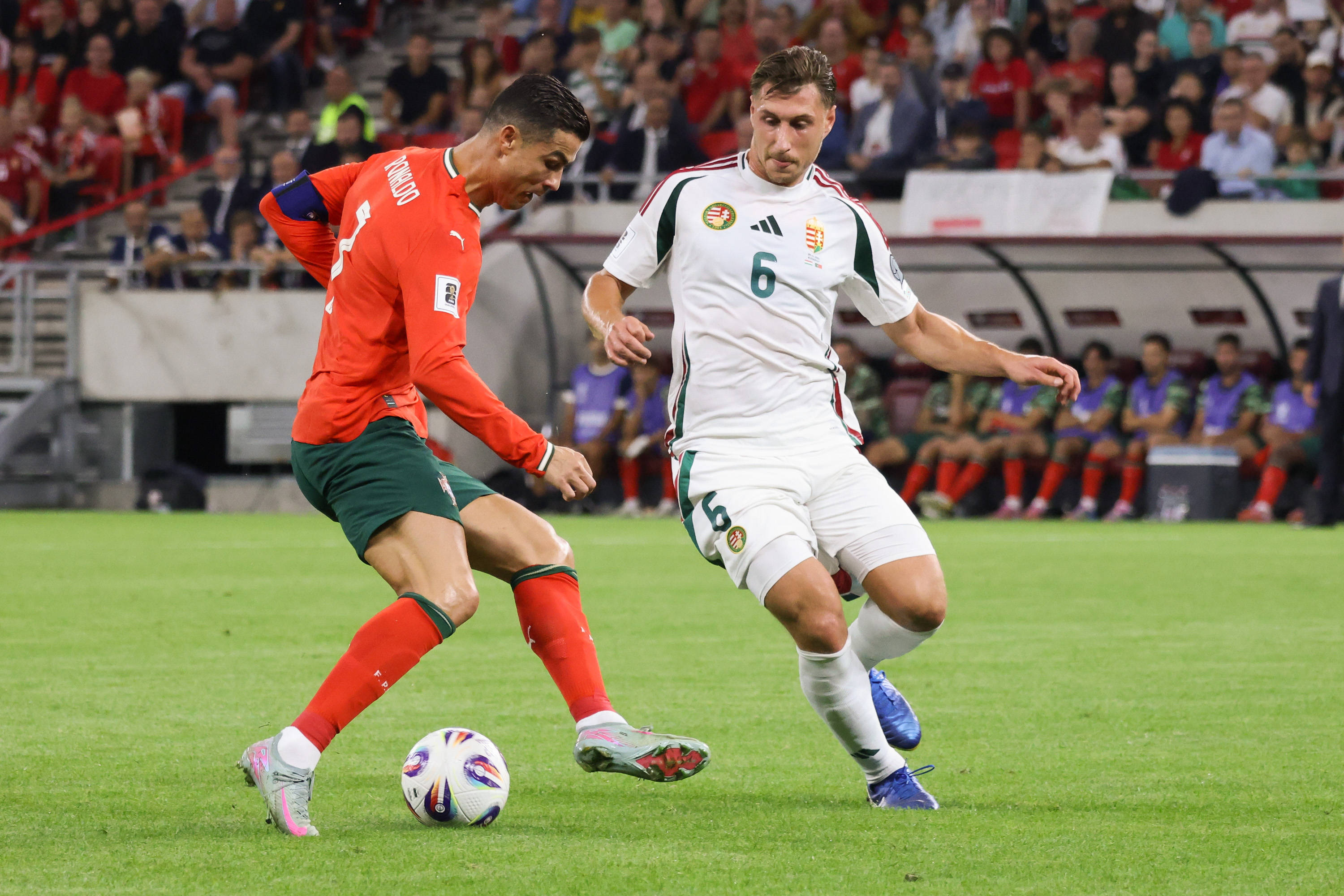 九游官网入口热刺曼联转会争夺巴黎开云前锋